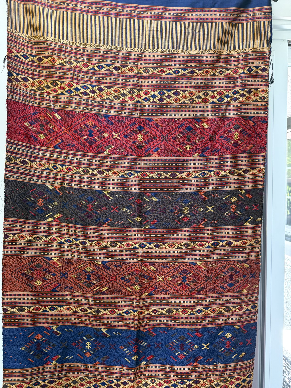 Brocart de soie du Laos rouge et bleu, tissé main