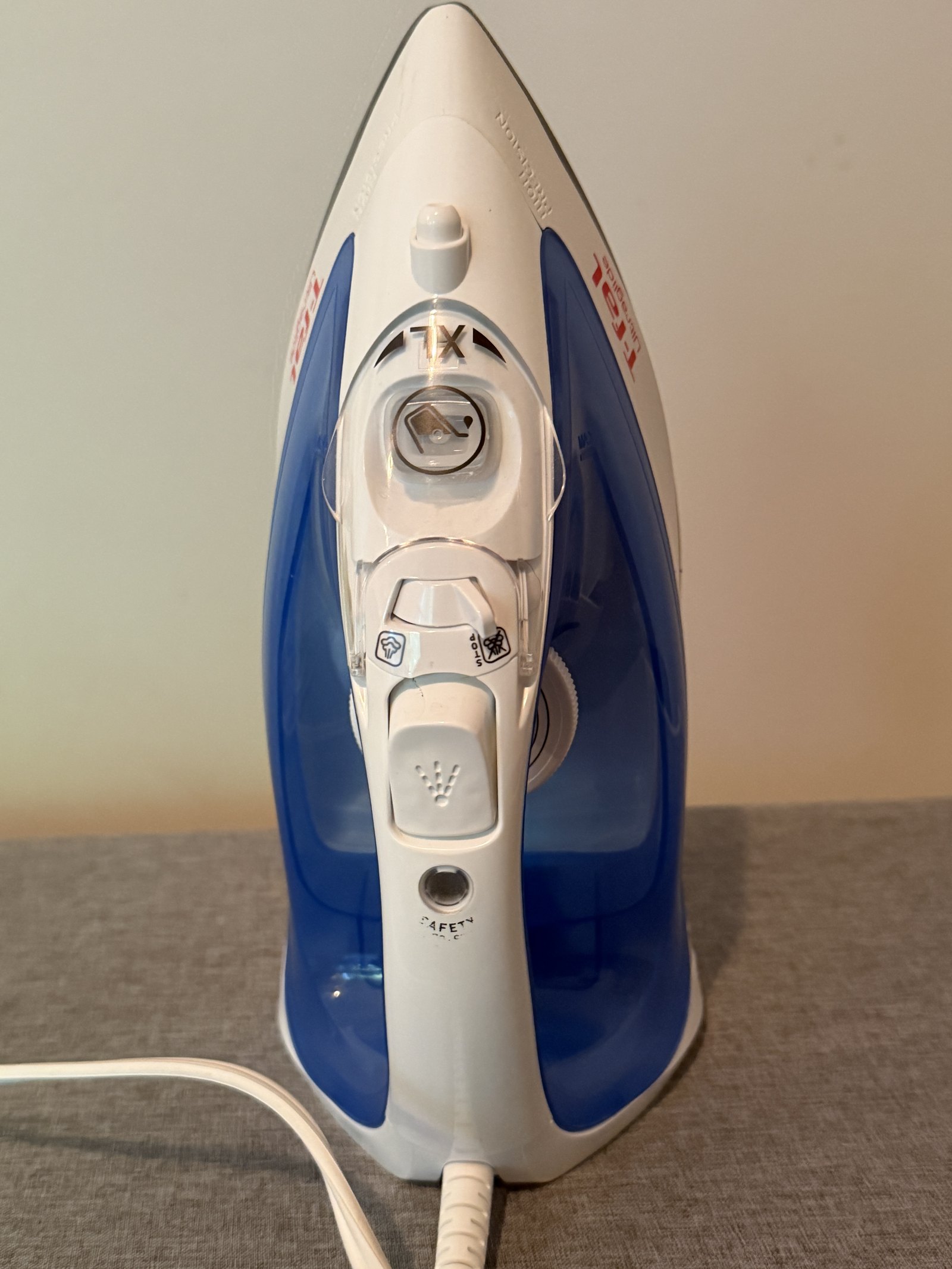 Fer à repasser T-Fal Ultraglide, corps bleu et blanc