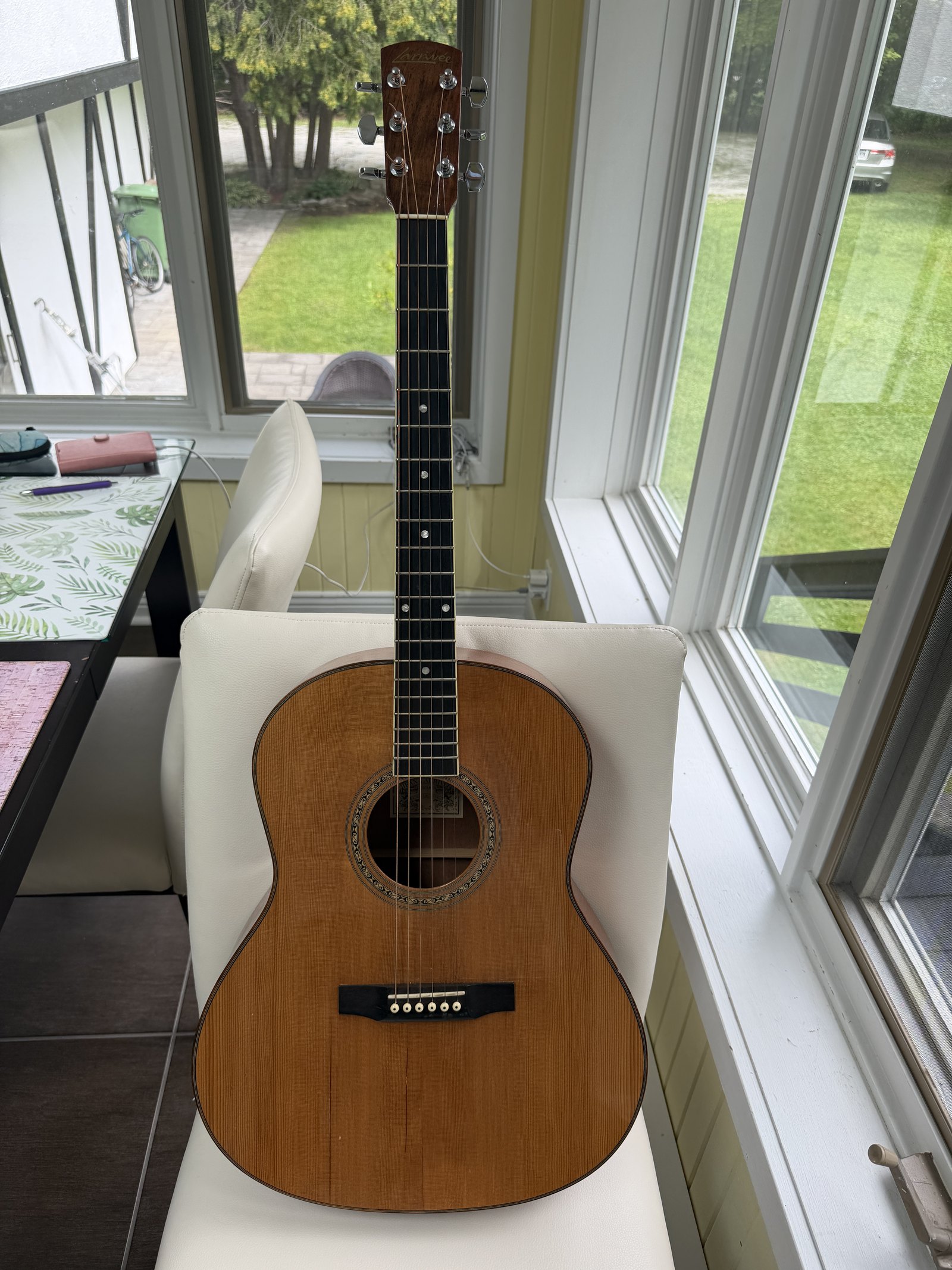 Guitare acoustique Larrivée série 05, table épinette massive, touche ébène
