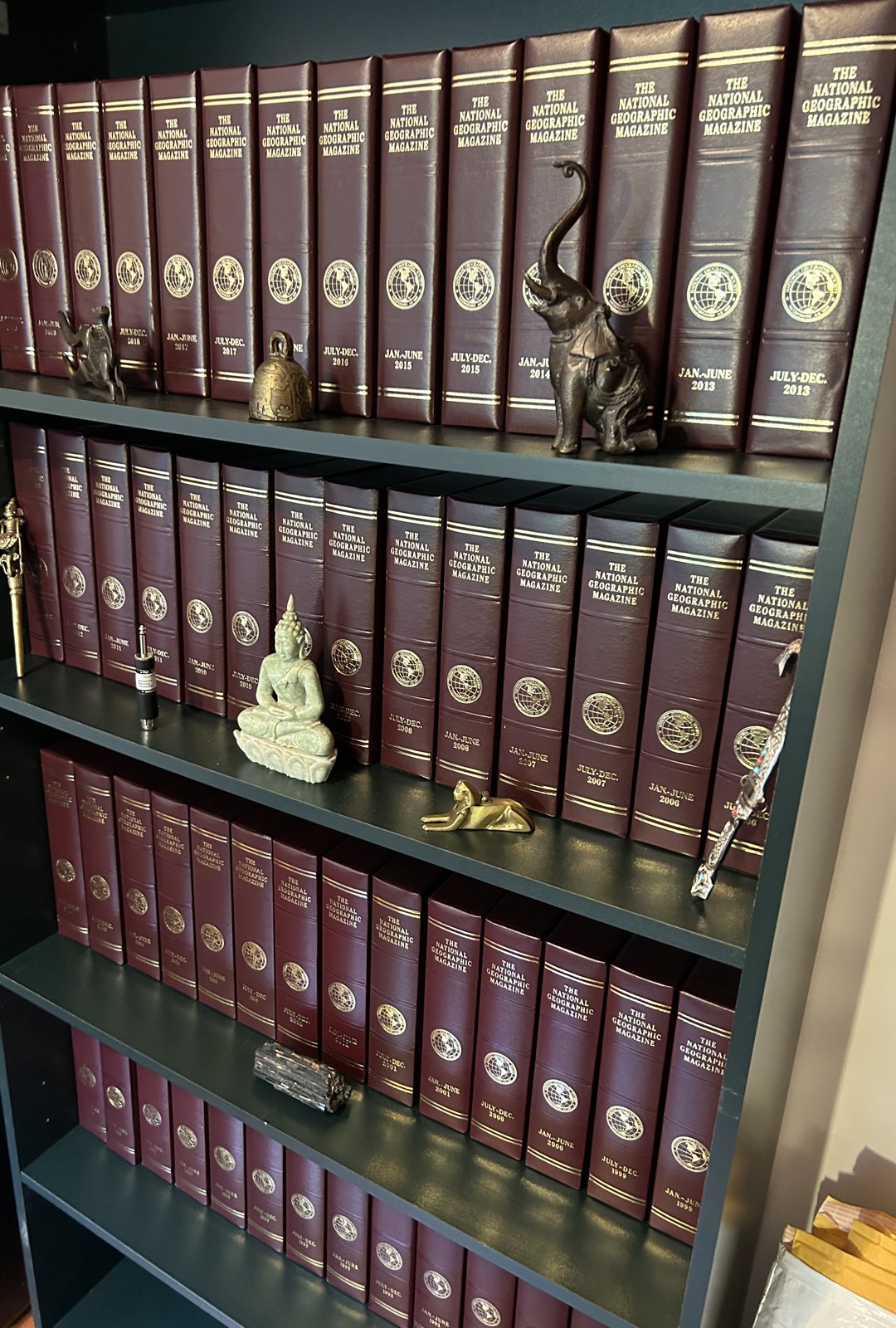 Collection National Geographic reliée, tranches et médaillons dorés, 1991 à 2019